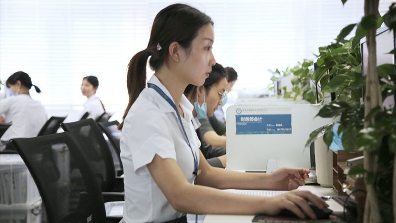 选择专业的建筑资质人员配置代理公司，可以为企业带来以下优势：